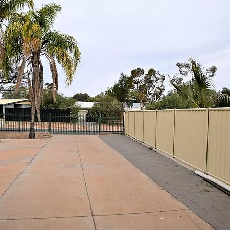 Spacious Studio In Alicesprings Queenbed+Ksairbed Alice Springs Bagian luar foto