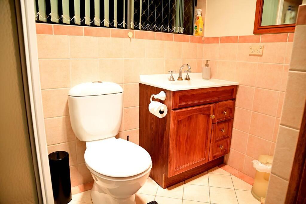 Spacious Studio In Alicesprings Queenbed+Ksairbed Alice Springs Bagian luar foto