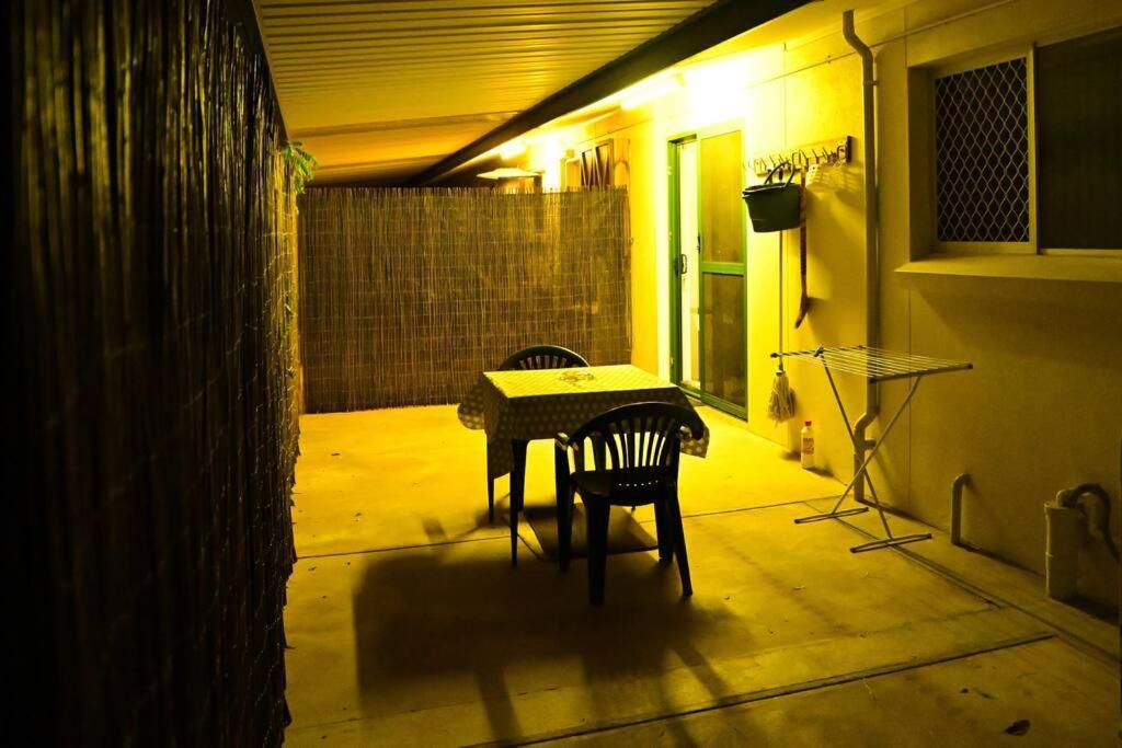 Spacious Studio In Alicesprings Queenbed+Ksairbed Alice Springs Bagian luar foto
