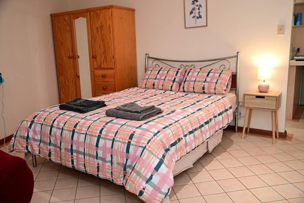 Spacious Studio In Alicesprings Queenbed+Ksairbed Alice Springs Bagian luar foto