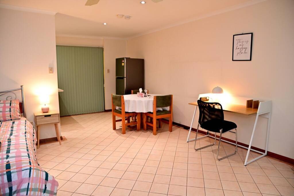 Spacious Studio In Alicesprings Queenbed+Ksairbed Alice Springs Bagian luar foto