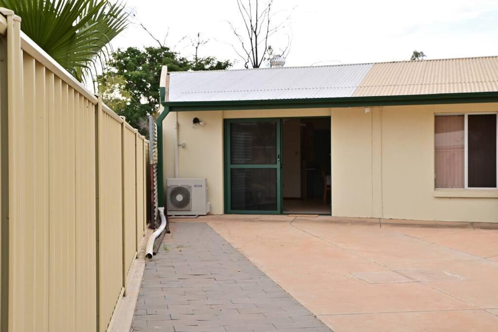 Spacious Studio In Alicesprings Queenbed+Ksairbed Alice Springs Bagian luar foto